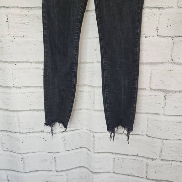 Good American Good Waist Crop Raw Hem Distressed Jeans Black Size 6 - Picture 3 of 11